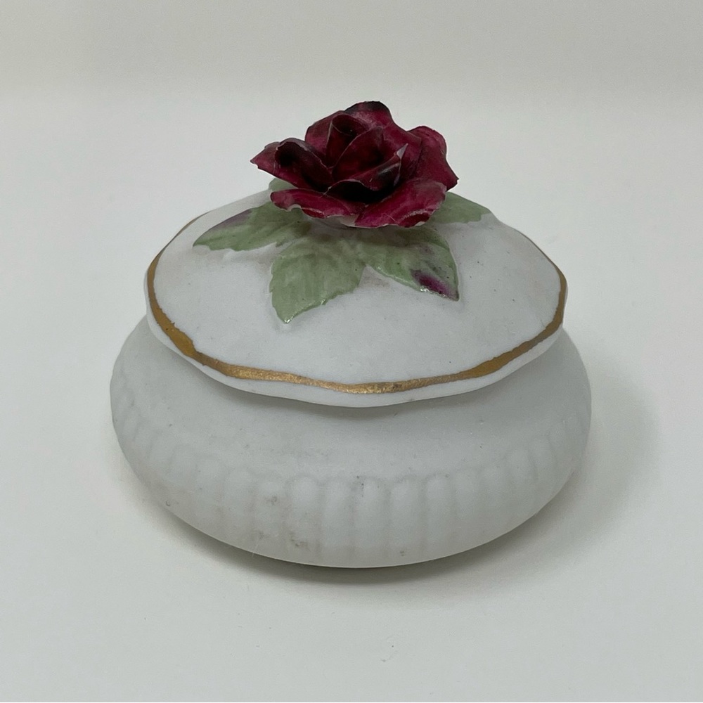 Vintage Delicate Red Rose Floral Miniature Trinket box with Lid, Made in Japan